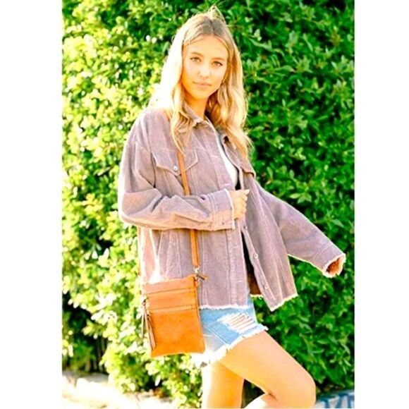 Marigold Leather Crossbody Bag. Zippered pockets, adjustable strap. Too cute! - Picture 2 of 6